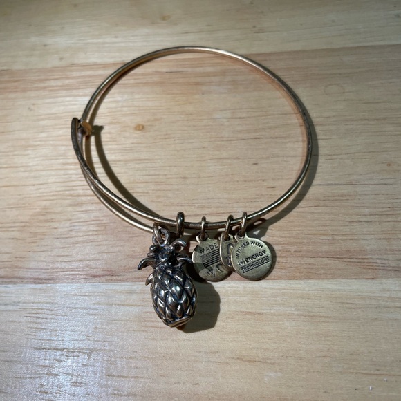 ALEX And ANI Pineapple Charm BRACELET gold - Picture 2 of 2